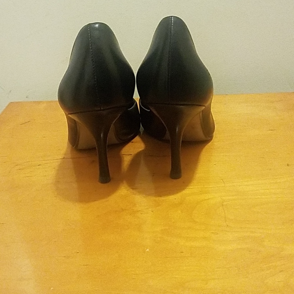 GUESS Pumps - Picture 3 of 5